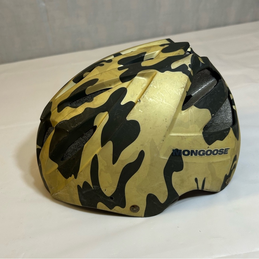 Kids Helmet sepeda Mongoose ages 8+